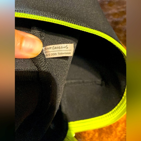 Makeup Revolution x Simpson’s Couch Neoprene Bag - Picture 6 of 8